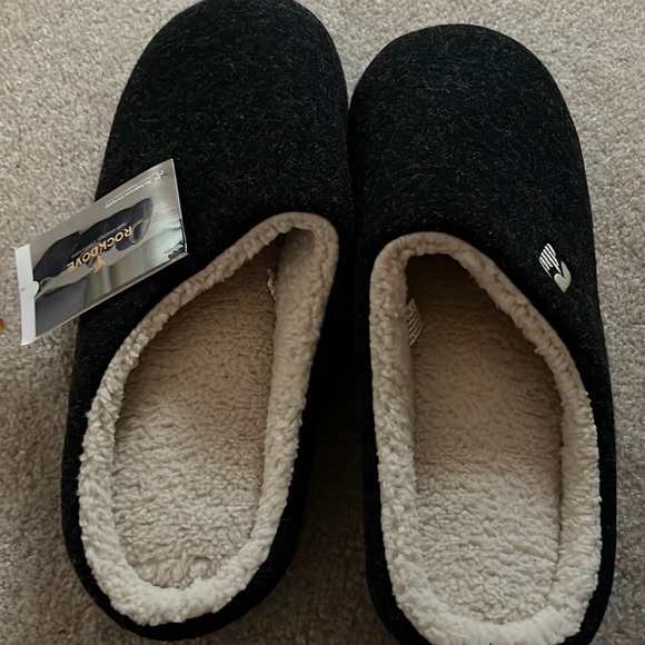 Mens Slippers Rocdove size 8- 8.5 NWT - Picture 1 of 5